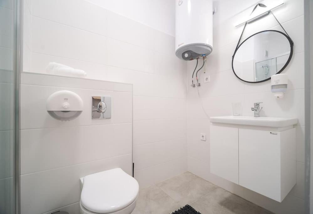 Mycampus 1 Bdrm, Stay 4, Free Parking, Garden, Self Check-In 소피아 외부 사진